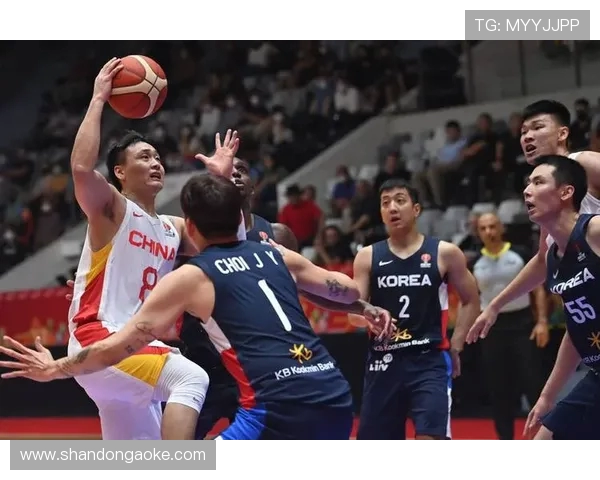 中国男篮逆袭获胜，全队表现亮眼力克强敌，晋级国际赛事新篇章