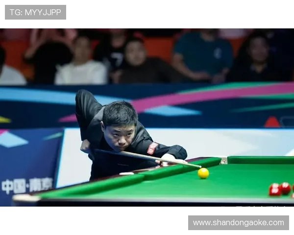 丁俊晖状态回暖再战斯诺克赛场展现中国台球王者风采 丁俊晖状态回暖再战斯诺克赛场展现中国台球王者风采